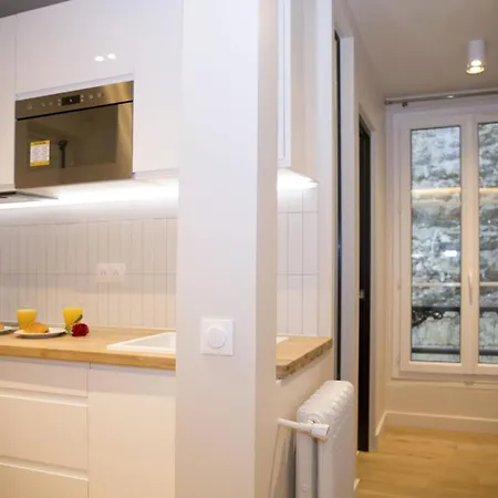Fonctionnel Et Moderne Place Clichy - 2p Apartment