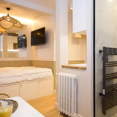 Fonctionnel Et Moderne Place Clichy - 2p Apartment